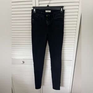 Abercrombie - High Rise Super Skinny Jean in Washed Black - Size 25